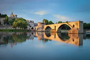 Rhone: Sunrise over Pont Saint Benezet, Palais