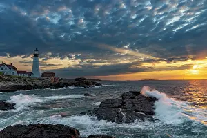 Lighthouse: Sunrise at Portland Head Lighthouse in Portland, Maine, USA