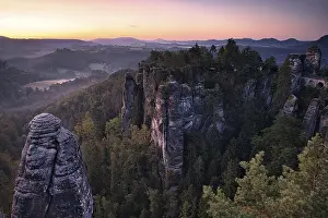 Defences: Sunrise, rocks, mountains, forest