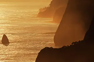 Lookout: Sunrise from Sea Cliffs at Pololu lookout