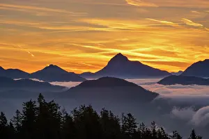 Howse: Sunrise, view from Hirschh&, x1b2bac;kopf southeast