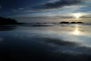 Tofino: Sunset at beach