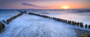 Groyne: Sunset at the beach of the Baltic Sea, crossing