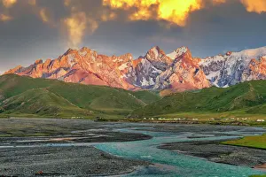 Course: Sunset over the Central Tien Shan Mountains and