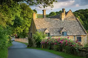 Cotswolds: Sunset over cottage in Snowshill, the Cotswolds