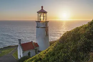 Lighthouse: Sunset at Heceta Head Lighthouse, Oregon