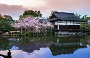 Pergola: Sunset under heian jingu temple in ky&, x134bec;