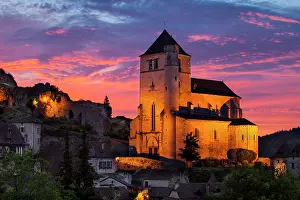 Hilltop: Sunset over hilltop town of Saint Cirq Lapopie