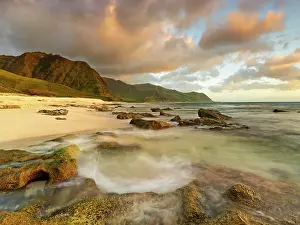 230518: Sunset at Ka'ena Point State Park, Oahu, Hawaii
