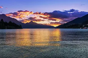Hemisphere: Sunset over Lake Wakatipu from Queenstown, Otago