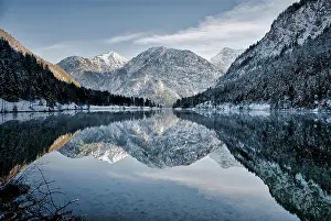 Reutte: Sunset from lake in winter, Plansee, Tyrol, Austria