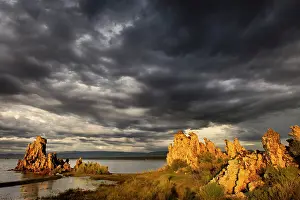 Mono: Sunset light on tufa formation, Mono Lake, Tufa