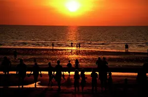 Darwin: Sunset at Mindil Beach.Darwin, Northern Territory, Australia