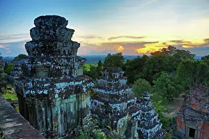 300517: Sunset at Phnom Bakheng Temple, Angkor, Siem Reap, Camb