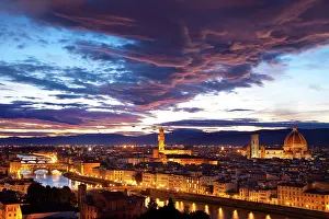 Vecchio: Sunset over River Arno and renaissance town