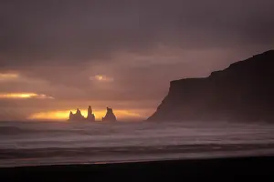Reynisdrangar: Sunset over the seastacks of Reynisdrangar