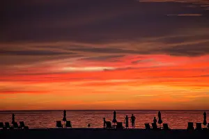 Kinabalu: Sunset over water