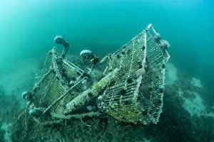 Scrap: Supermarket trolleys in Thau pond, Balaruc, H&, x9ca1;ult