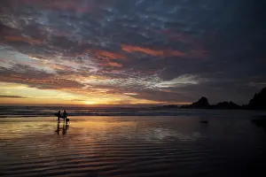Surfing: Surfers on a beach in Tofino, Canada, British Columbia
