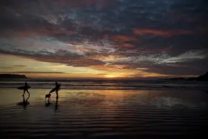 Surfing: Surfers on a beach in Tofino, Canada, British Columbia