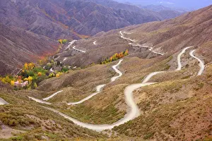 Leads: Switchback Road - a gravel road called Caracoles