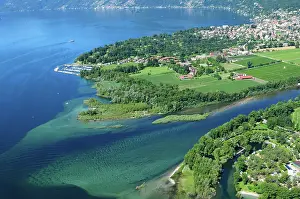 Estuary: Switzerland: Paragliding over the Lake Maggiore