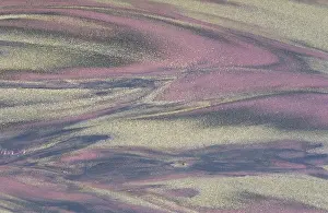 Swooping: Swooping patterns from mineral runoff