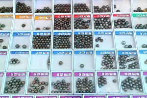 Sorted: The Tahitian pearls are sorted according to an official
