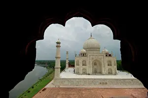 Mahal: Taj Mahal - through arch