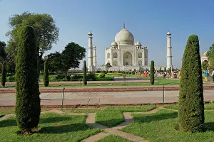 Located: Taj Mahal, a mausoleum located in Agra