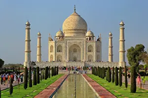 Located: Taj Mahal, a mausoleum located in Agra
