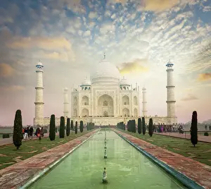 Pradesh: Taj Mahal on sunrise sunset, Indian Symbol, India