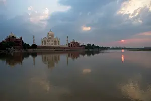 Mahal: Taj Mahal sunset - view across the Yamuna