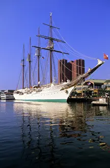 Clipper: Tall clipper cruise ship Baltimore harbor