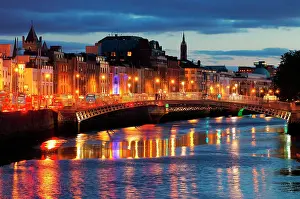 Towns: Temple Bar district on the left side of the Liffey