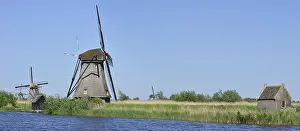 Wind: Thatched polder windmills at Kinderdijk, a UNESCO