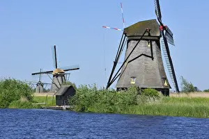 Wind: Thatched polder windmills at Kinderdijk, a UNESCO