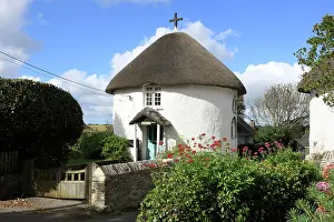 Cottages: Thatched Roof Round White Washed Cottages