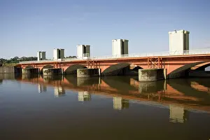 Barrage: Tidal barrage d'Arzal near Camoel