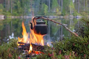 Fires: Tin kettle Tin Kettle on camp fire Sweden