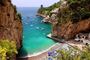 Amalfi: Tiny beach in the rocky coastline of Amalfi