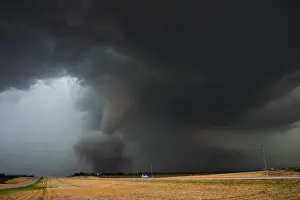 Severe: Tornado forms under long-lived supercell in northern