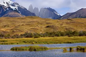 Encompassing: Torres del Paine - mountain scenery encompassing