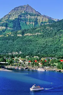 Waterton: Tour boat cruising Waterton Lake in Waterton