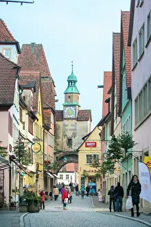 Shopping: Tourists shopping on Rodergasse, Rothenburg