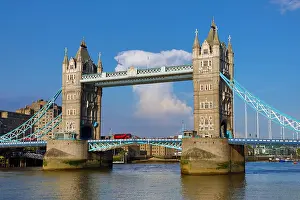 Thames: Tower Bridge, London, England