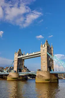 Thames: Tower Bridge, London, England