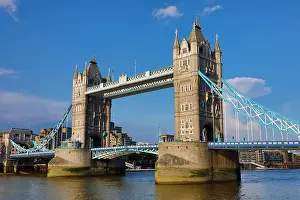 Thames: Tower Bridge, London, England