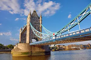 Thames: Tower Bridge, London, England