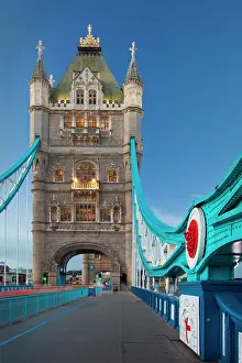 Thames: Tower Bridge over River Thames, London